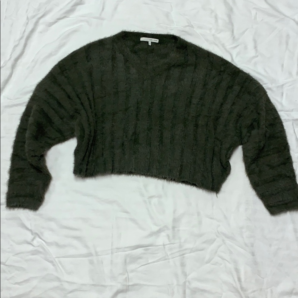 Oak + Fort Dark Green V-Neck Crop Sweater